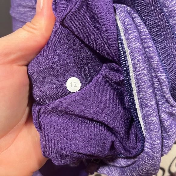 ⭐️Lululemon 1/4 zip run top - Picture 4 of 5